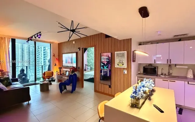 A touch of luxury in heart of downtown Miami. Balcony views of Sobe