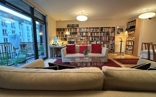 Spacious Double En-Suite Room with Balcony in Central Edinburgh
