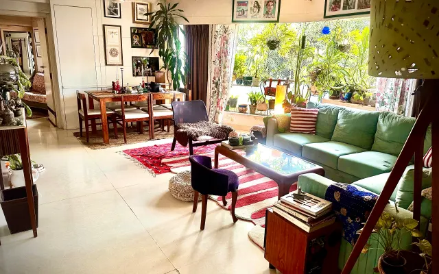 Habitación privada en la casa de un artista queer en Pali Hill