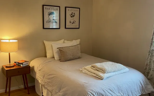 Private room in clothing optional home in amazing Arrington