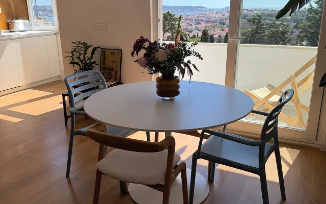 Luminoso, espaçoso, com um toque de estilo e vistas deslumbrantes...