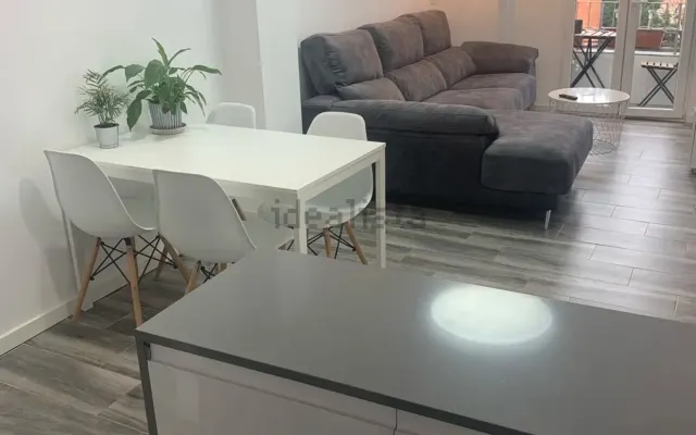 Private room in a renovated and very bright apartment