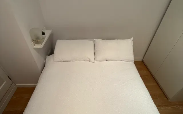 Privatzimmer mit eigenem Bad oder Gemeinschaftsbad. Hervorragende Lage