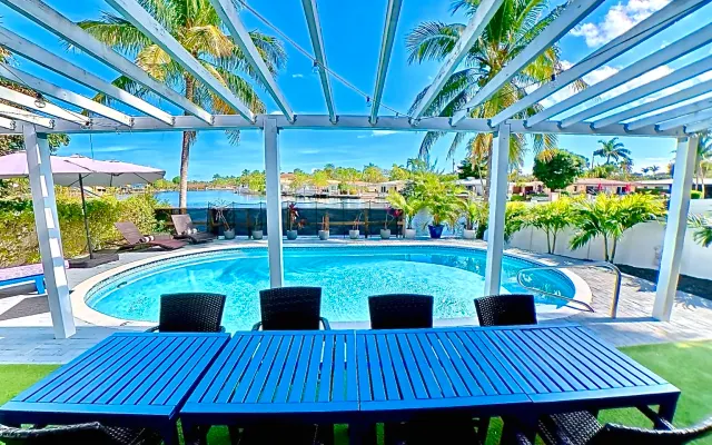Villa 2 Wilton Manor Waterfront Oasis, Private Villa