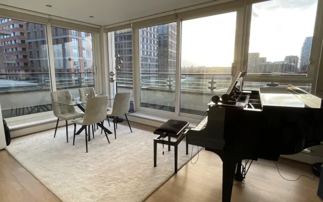 Stunning flat by the river, with balcony.