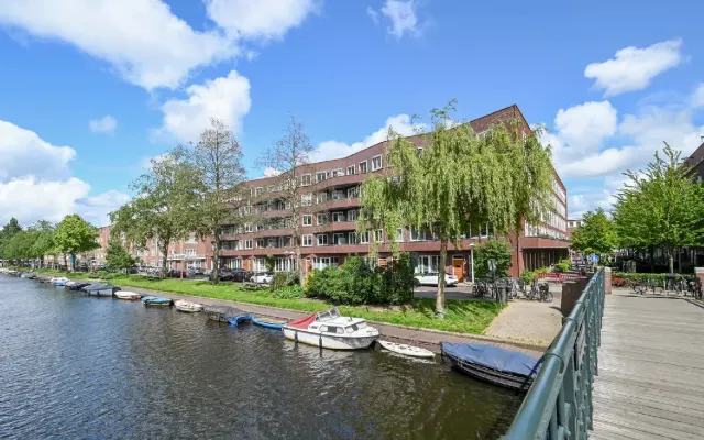 Double room in beautiful apartment with canal view