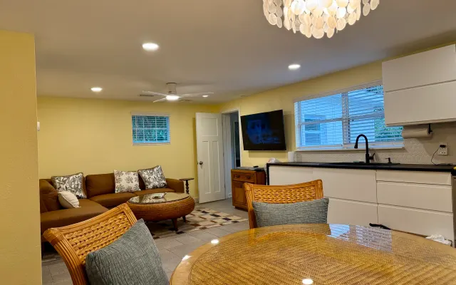 Newly Opened - Bondi House 2 BR 1 Bath
