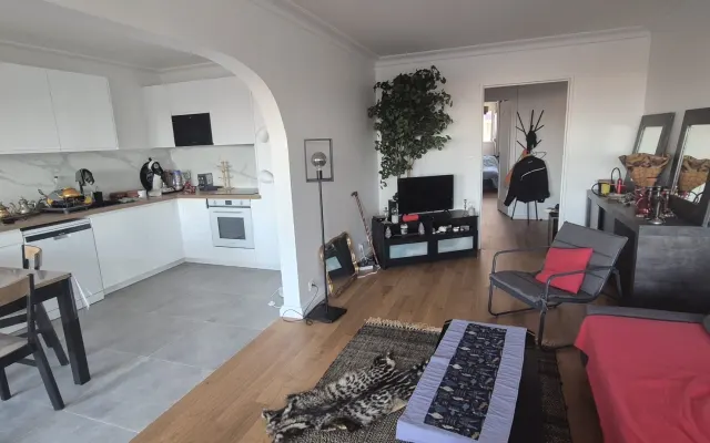 Apartment between Saint Charles and Longchamps