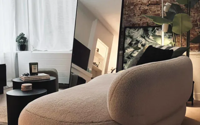 Stylish Oud-West Apartment with Balcony