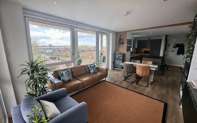 Stylish Ensuite Room in new apartment