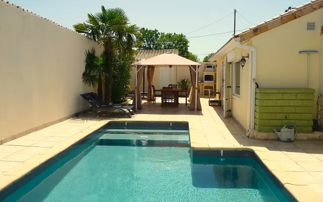 Villa with private heated pool in Marennes 5mn from Ile d'Oléron