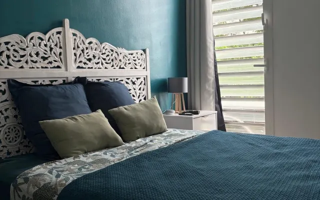 A cozy room in the center of the island
