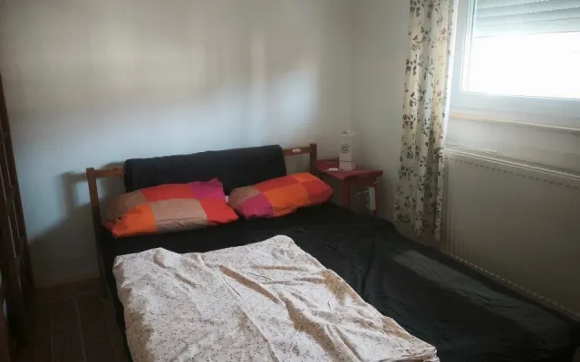 Chambre confortable dans un projet d'habitat queer