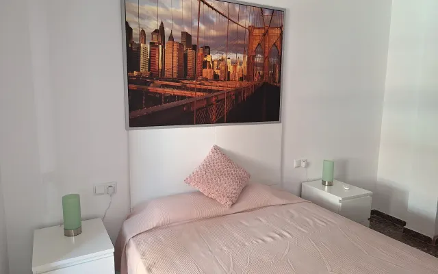 Geräumiges Zimmer mit eigenem Bad im Stadtzentrum