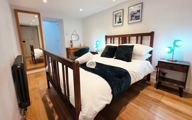 Adelaide Cove — Georgian Elegance by the Sea | Ilfracombe | Sleeps 4