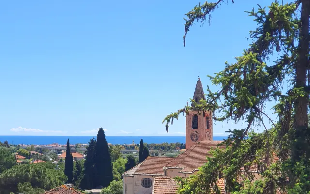 Your retreat in the village with a dreamy view
