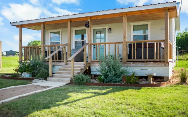 Adults Only-Wine Trail Cottage, Hot Tub, Fire Pit & Pickleball