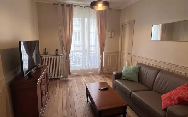 Extremely quiet apartment in the heart of Paris's 12th arrondissement,