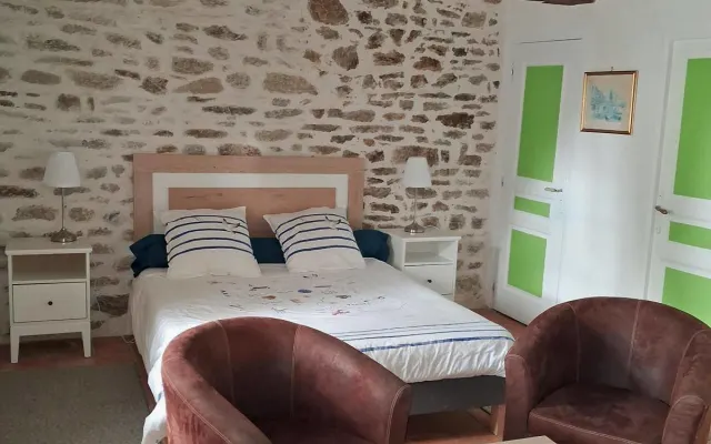 Habitación de huéspedes en una casa rural bretona del siglo XVIII