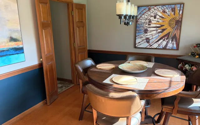 South Dayton. Private room and bathroom. Close to Airforce Base