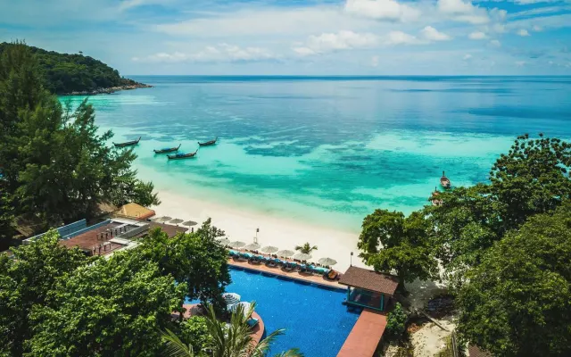 Akira Resort- Koh Lipe Satun beachfront resort.