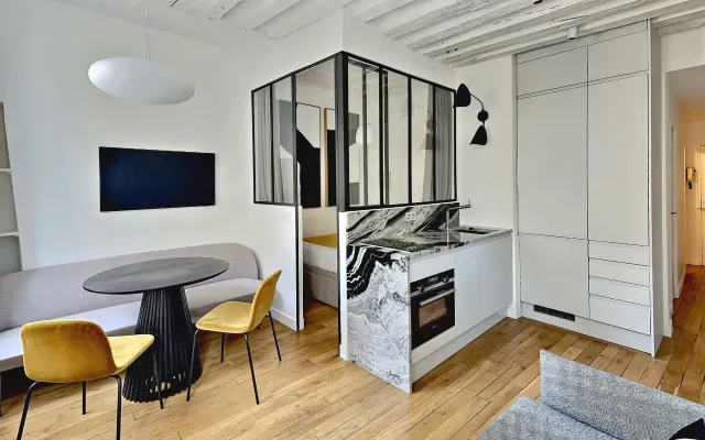 Air-conditioned shared apartment, renovated by an architect, near the...