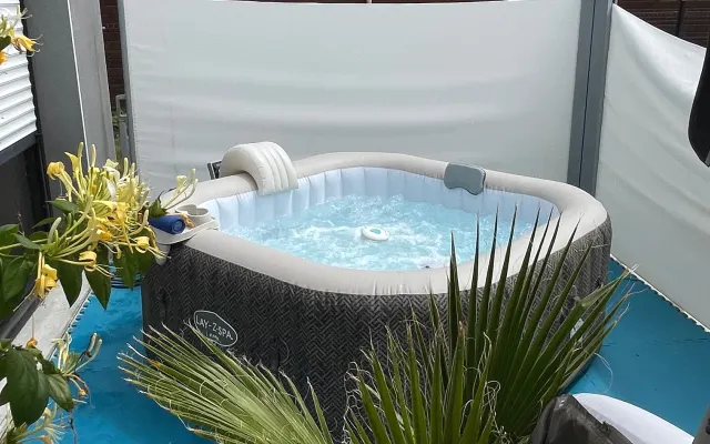 Coastal Bed and Breakfast: Spa, Beaches, and Seafood!