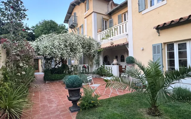 Maison de caractère avec piscine - Deux chambres privées
