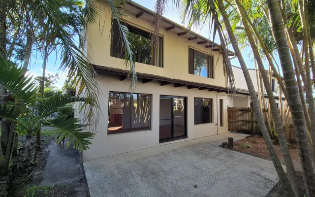 Beautiful Beach House located in central Lennox Head. 100m from Beach