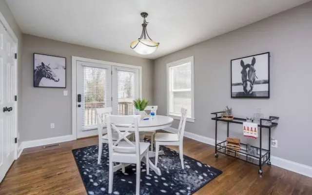 Cute & Cozy Home Downtown Lex!