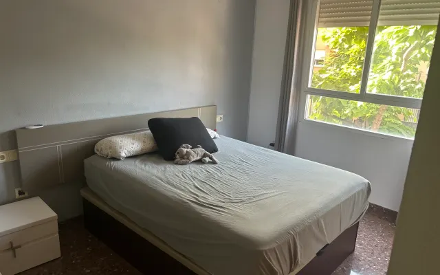 Chambre avec lit double à Valence