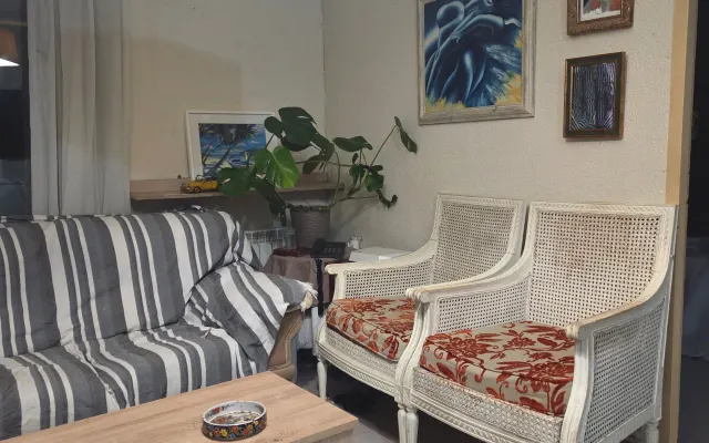 HABITACIÓN EN PISO CERCA DE MADRIDRIO.