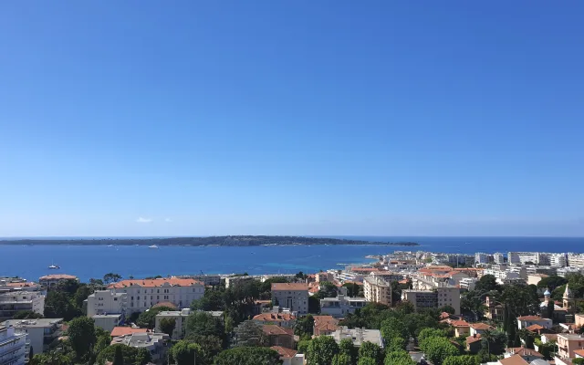 Uma das mais belas residências de Cannes. É possível praticar...