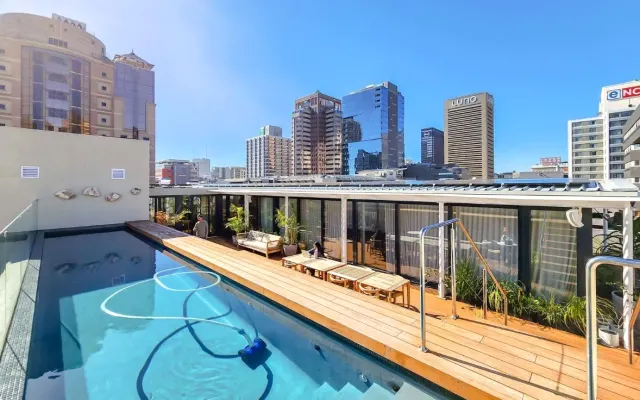 Table Mountain views trendy studio w/ large balcony