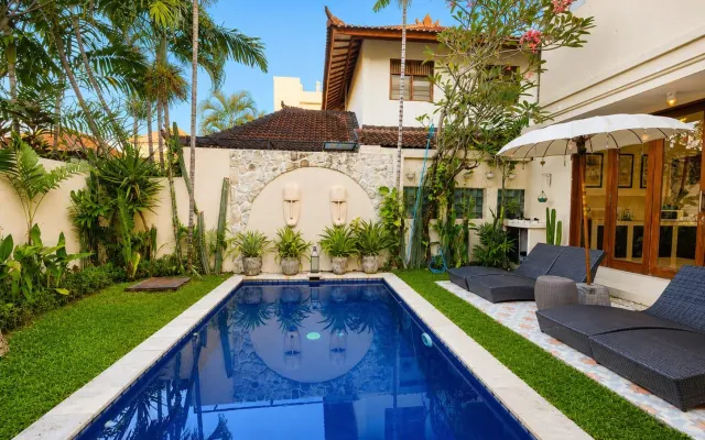 Seminyak Beach Coccoon Villa with pool