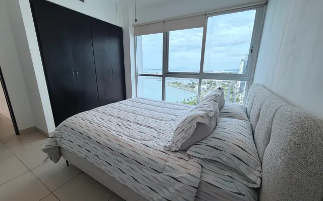Private room in the city center, right on the waterfront.