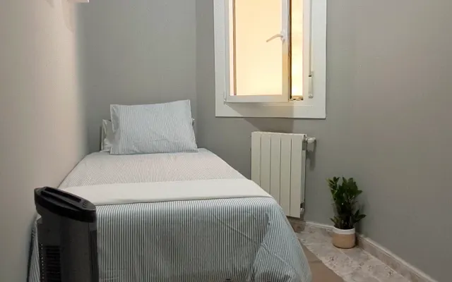 Chambre individuelle chaleureuse à Barcelone
