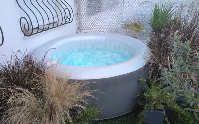 quarto privado . jacuzzi . terraço . perto do Promenade des Anglais