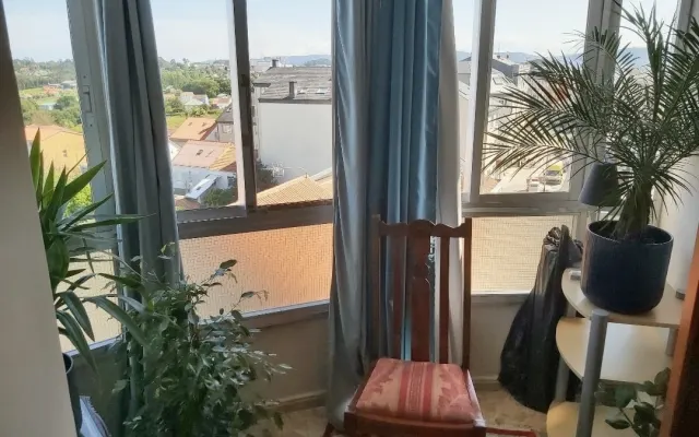 Bellissimo appartamento moderno e spazioso situato vicino al centro di