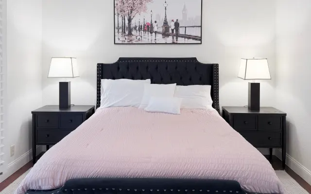 Private bedroom with a bathroom in northwest San Antonio
