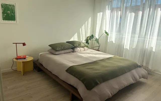 Sunlit Top-Floor 1BR | Central Tøyen Location