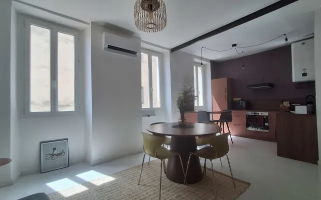 Amplo T1 renovado e com ar condicionado