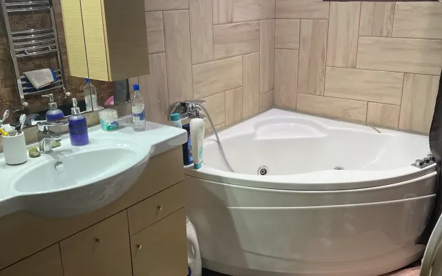 Einzelzimmer in einer Luxuswohnung