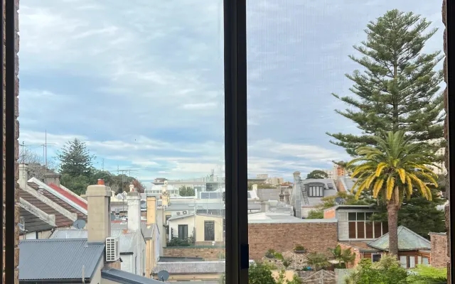 Guest-room with own bathroom in Surry Hills/Redfern + Gym/sauna access