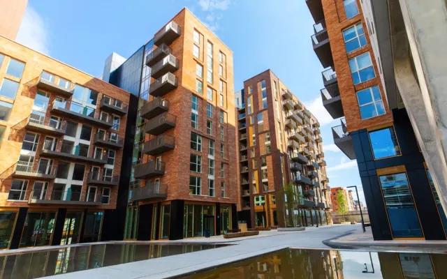 Luxury Dublin City Centre apartment - private or shared room options.
