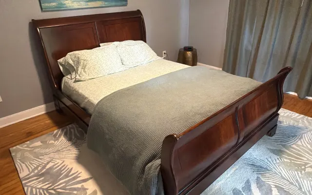 Private Room in Historic District Home