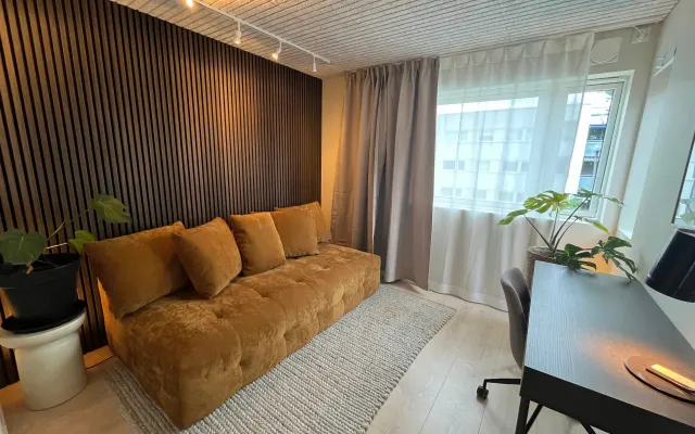 Zimmer in einem modernen Haus im skandinavischen Stil. Ruhige Lage...
