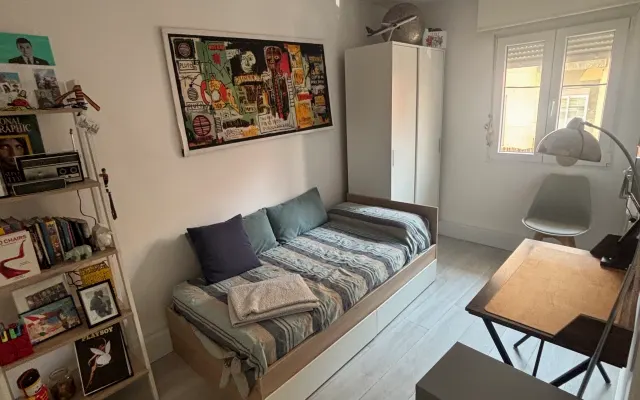 Zimmer im Stadtteil Puerta del Ángel. 15 Minuten vom Stadtzentrum...
