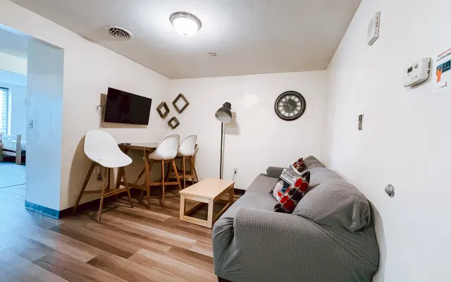 2BR 2BA Downtown Apt | Natural Light + Views