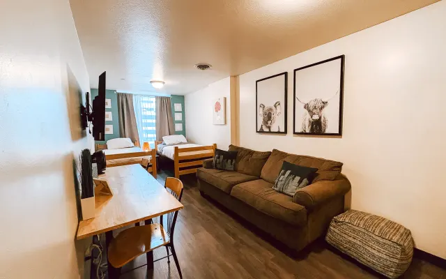 Cozy + Convenient | Downtown Apt | Walk Everywhere